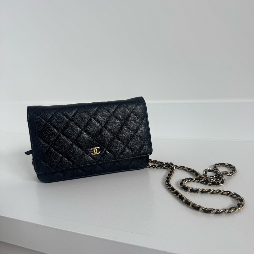 CHANEL Black Quilted Crossbody Bag with Chain